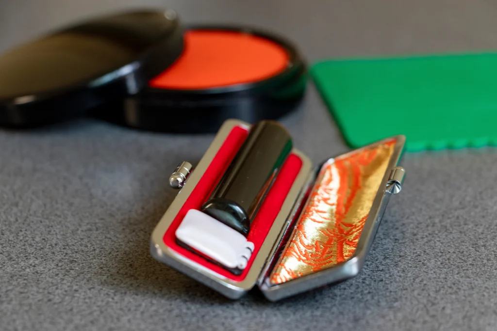 実印 → 市区町村役場で印鑑登録の再手続き